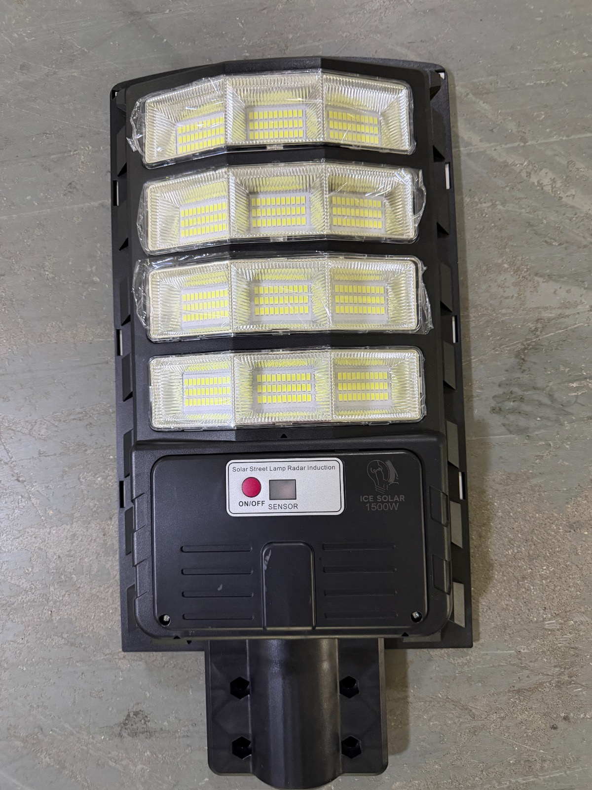 ICE Solar 1500 Street Light front view
